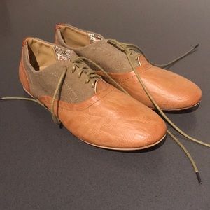 Adorable Vintage Brown Leather Oxford Flats